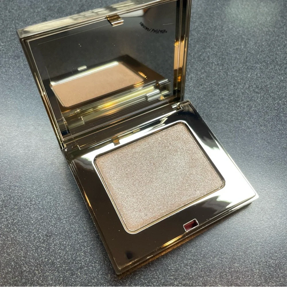Clarins Illuminating Sculpting Powder Face and Décolleté - Picture 6 of 9